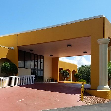 Days Inn & Suites By Wyndham Clermont Buitenkant foto