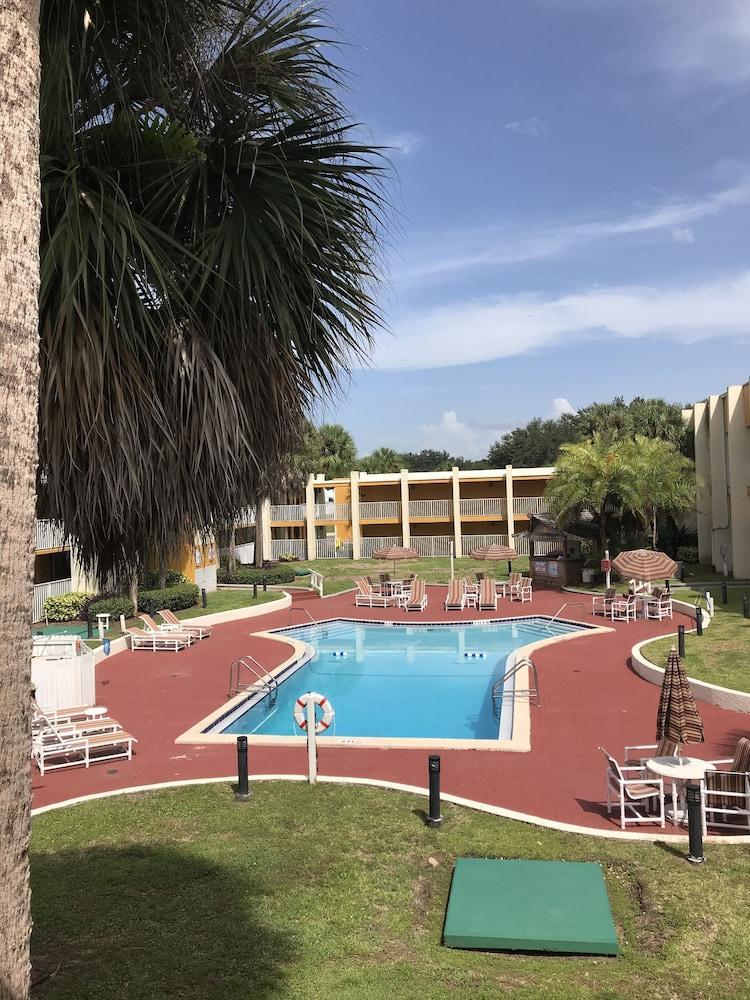 Days Inn & Suites By Wyndham Clermont Buitenkant foto