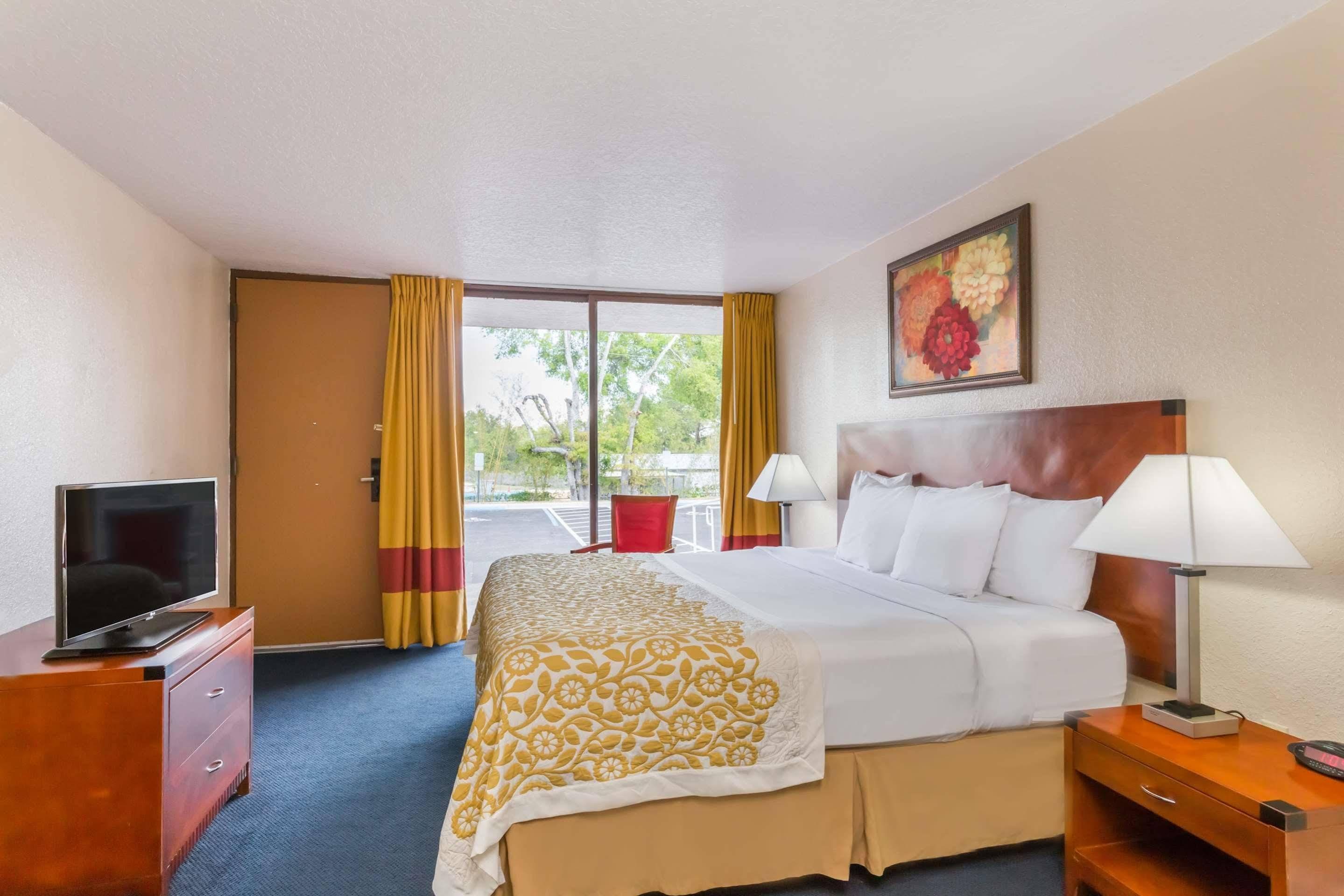 Days Inn & Suites By Wyndham Clermont Buitenkant foto