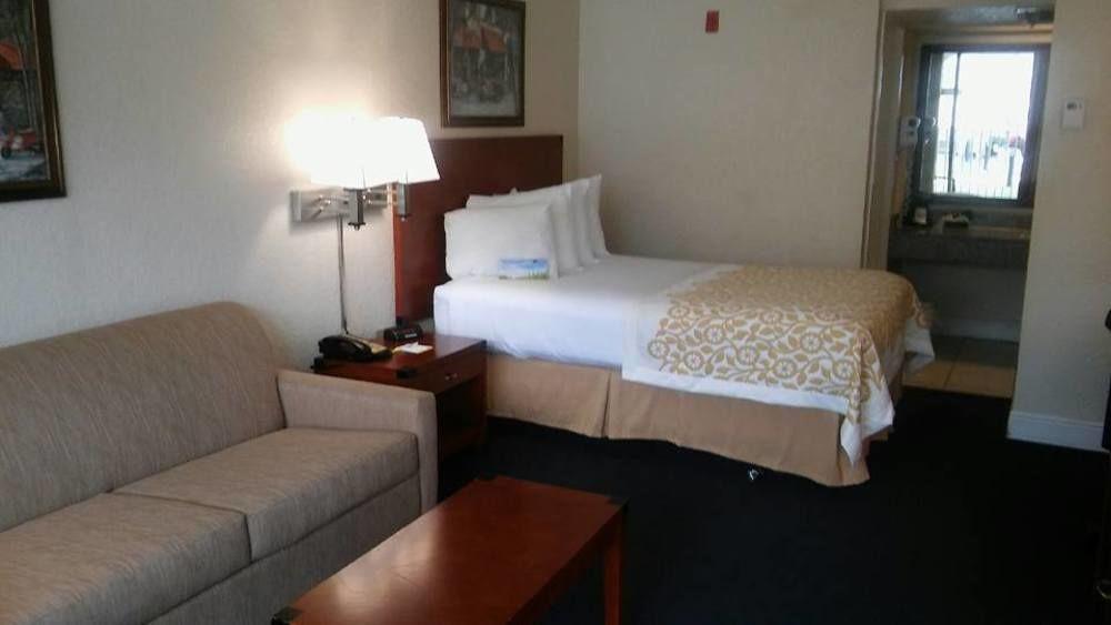 Days Inn & Suites By Wyndham Clermont Buitenkant foto