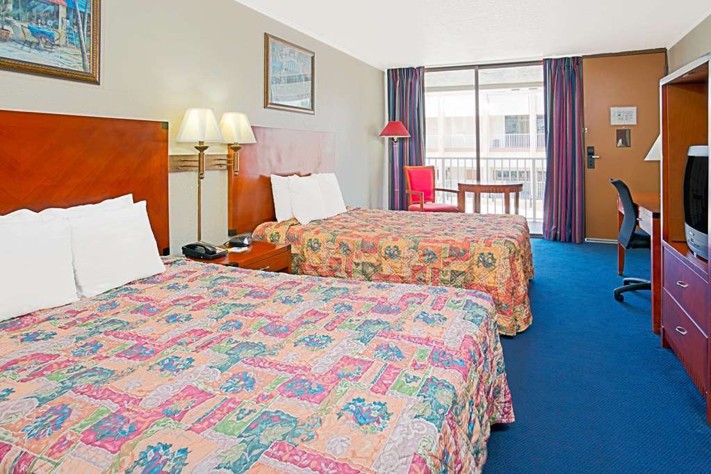 Days Inn & Suites By Wyndham Clermont Kamer foto