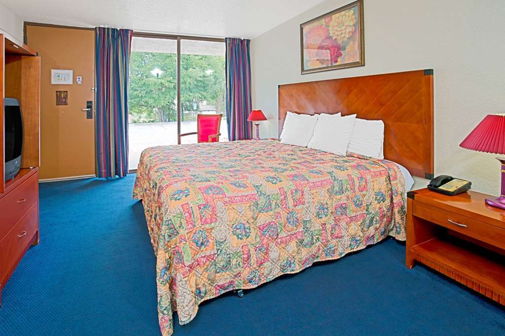 Days Inn & Suites By Wyndham Clermont Kamer foto