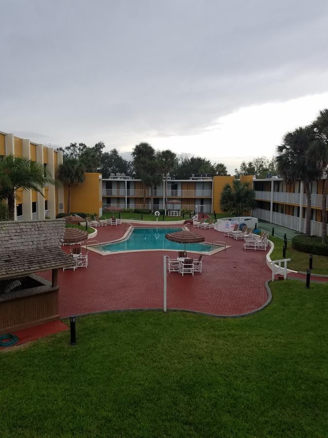 Days Inn & Suites By Wyndham Clermont Buitenkant foto