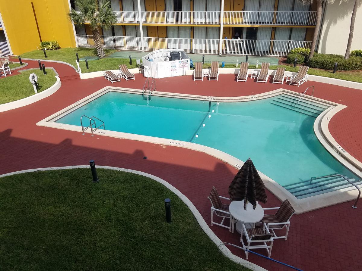 Days Inn & Suites By Wyndham Clermont Buitenkant foto