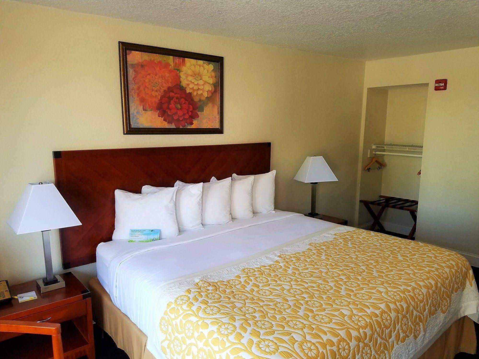 Days Inn & Suites By Wyndham Clermont Buitenkant foto