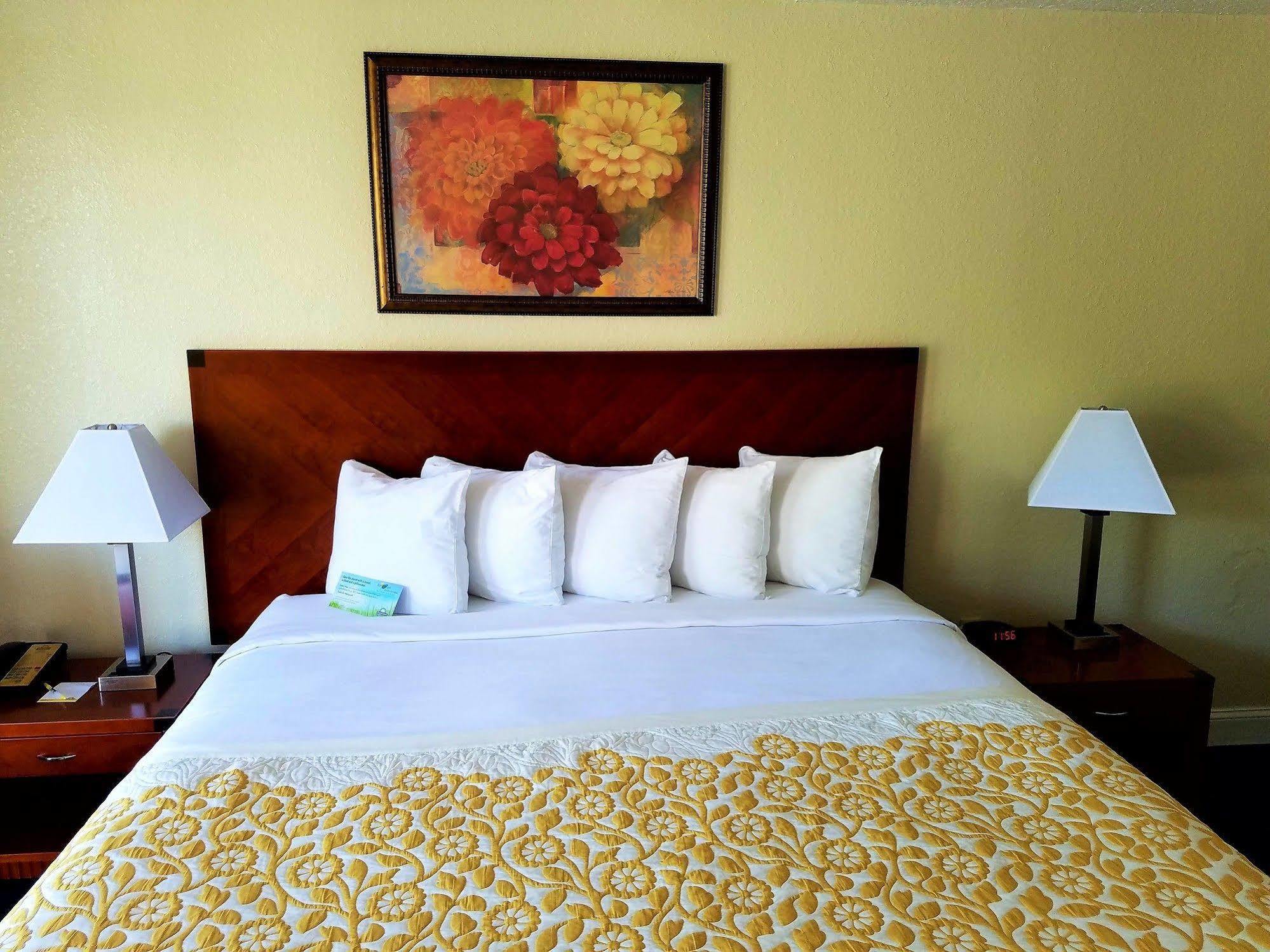 Days Inn & Suites By Wyndham Clermont Buitenkant foto