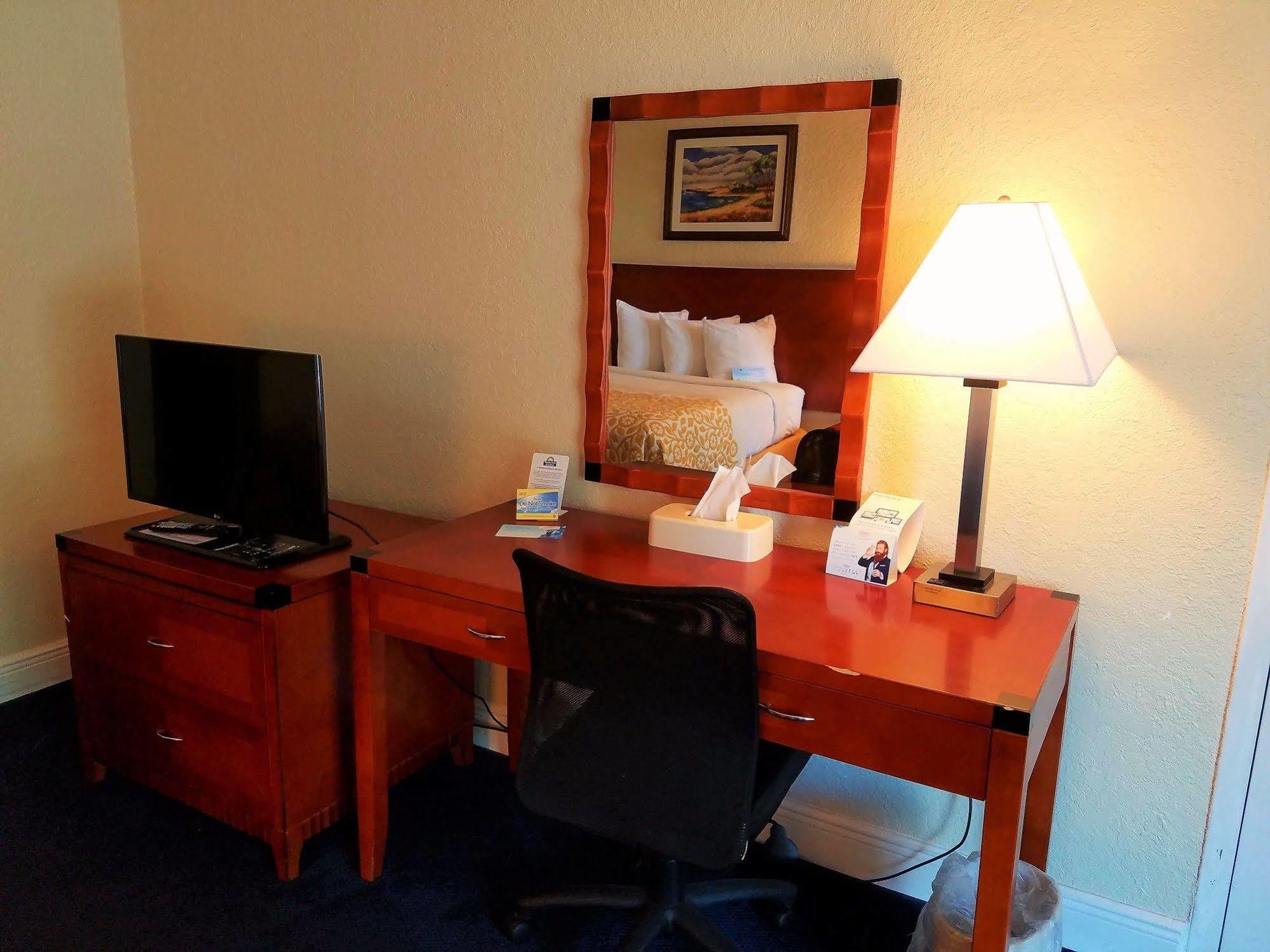 Days Inn & Suites By Wyndham Clermont Buitenkant foto