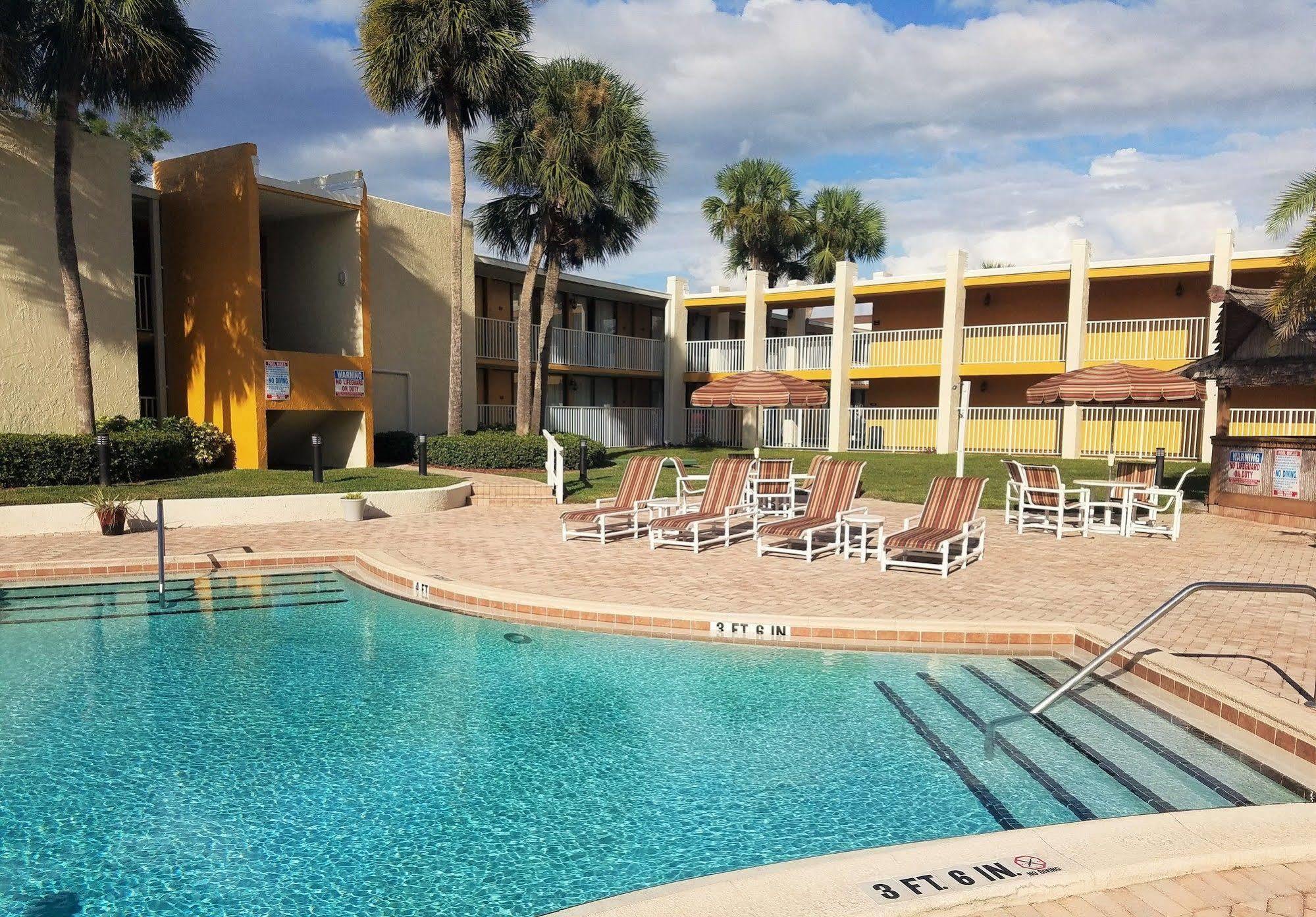 Days Inn & Suites By Wyndham Clermont Buitenkant foto