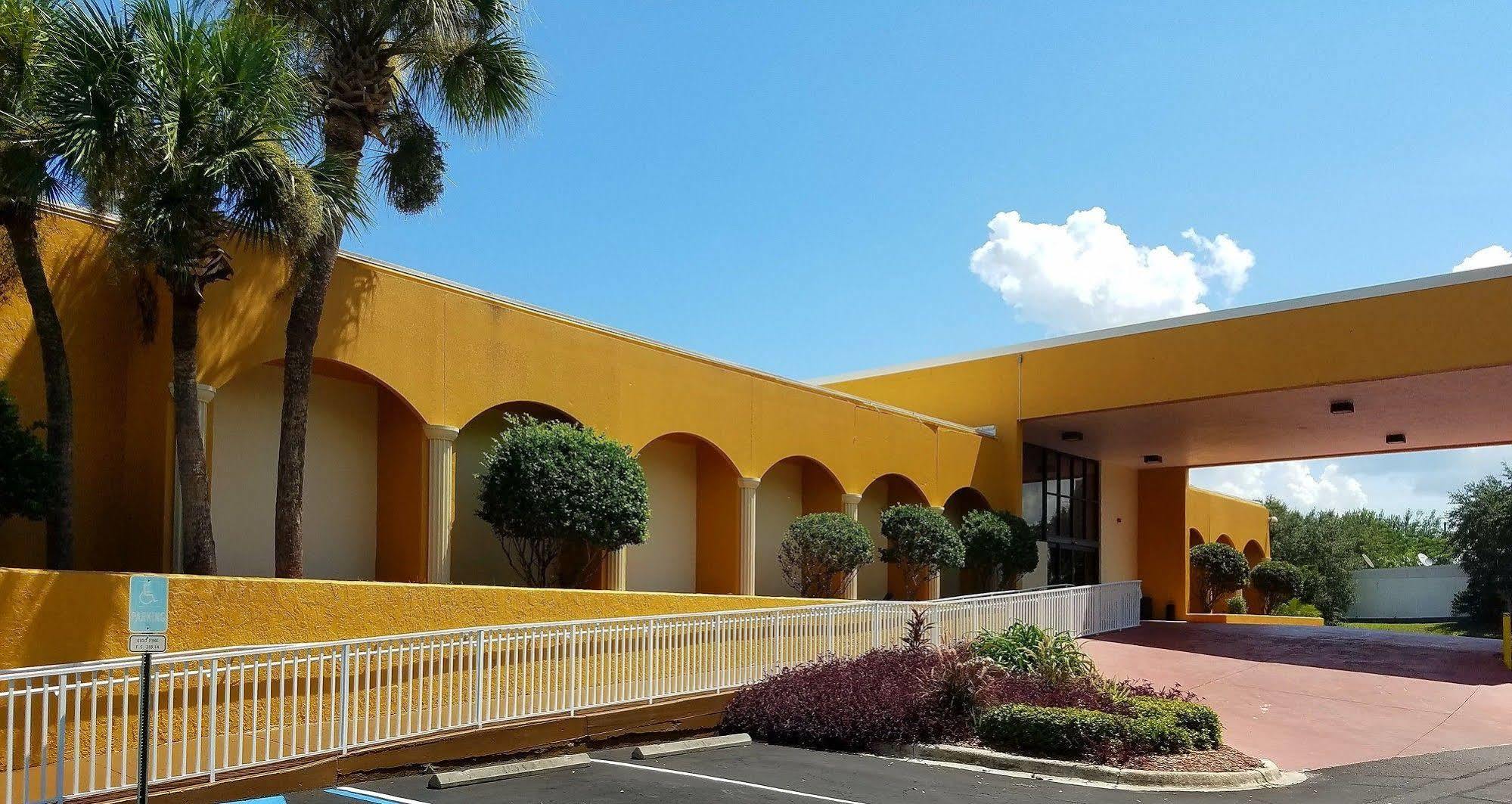 Days Inn & Suites By Wyndham Clermont Buitenkant foto
